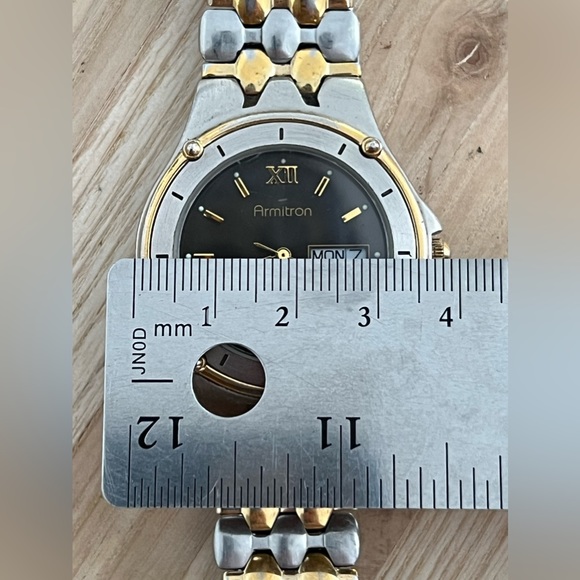 Armitron Men’s Watch Vintage Two Tone Bracelet Black Dial Day Date Window - Picture 10 of 11